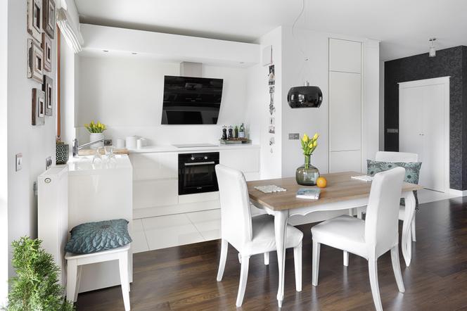 Projekty kuchni: białe meble kuchenne - kuchnia 9 m2
