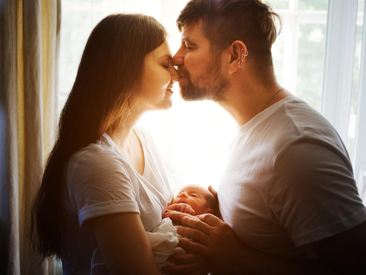 6 zadań młodego taty. Tak wzmocnisz związek z partnerką i nawiążesz więź z maluszkiem