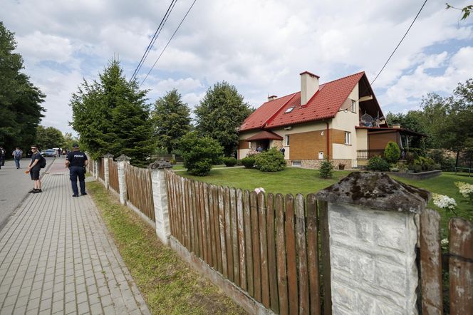 Karol i Marta Nawroccy na obiedzie u rodziny spod Kolbuszowej, na stole same smakołyki