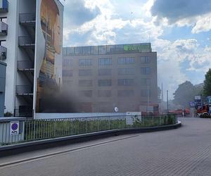 Pożar na Promenadach Wrocławskich! Trwa akcja strażaków [ZDJĘCIA]