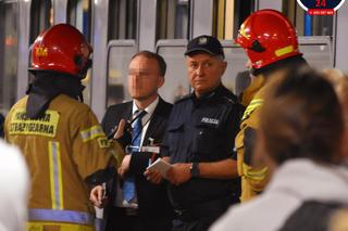 Pasażer rozpylił gaz w pociągu. Ludzie dusili się i wybiegali w popłochu z pociągu. Kilka osób przejęli ratownicy medyczni