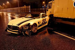 Wypadek na Wale Miedzeszyńskim. Rozbił się mercedes za milion złotych