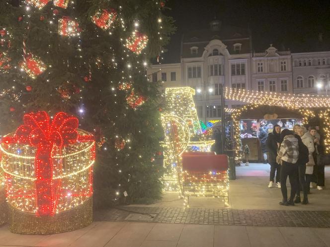 Tłumy bydgoszczan na jarmarku świątecznym. „Spodziewałam się innych cen” [ZDJĘCIA]