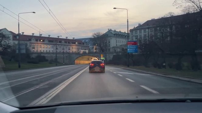 Służby rozbijają gang trucicieli. Zatrzymali dwóch mężczyzn i jedną kobietę. „Podstępnie wyłudzały”