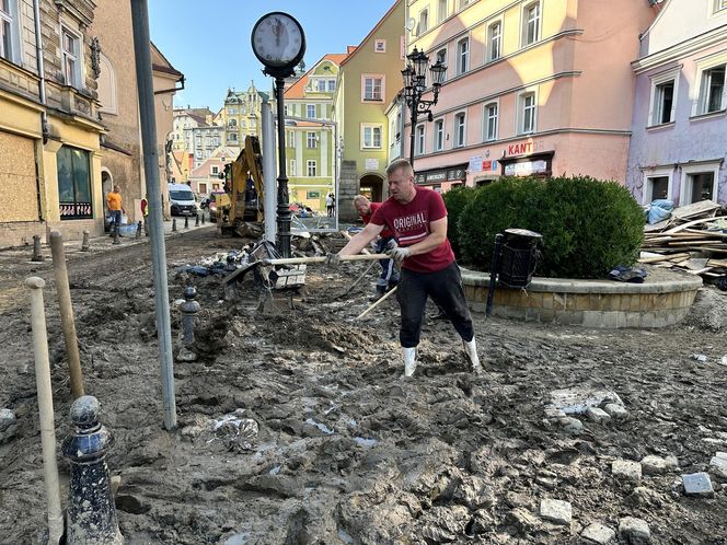 Sytuacja powodziowa w Kłodzku. Tak wyglądają zniszczenia po powodzi 