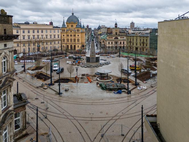 Plac Wolności na finiszu