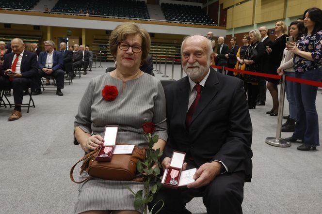 Te pary przeżyły w małżeństwie ponad 50 lat. Prezydent ich za to nagrodził