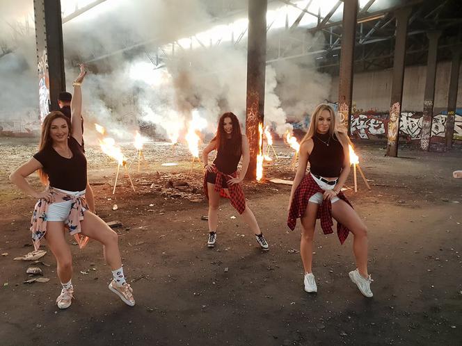 Sachiel na planie klipu "Ponad chmurami"