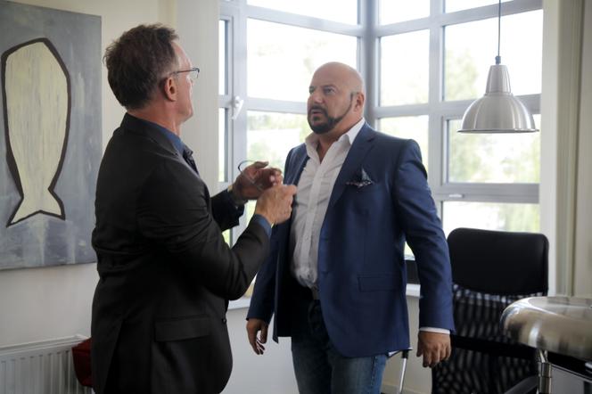 Powiedz TAK! odc. 9. Tadeusz (Piotr Gąsowski), Oskar (Cezary Pazura)