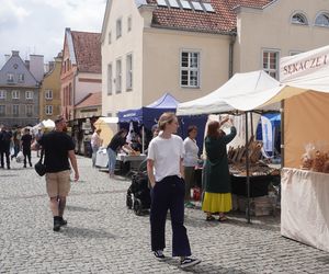 Dni Olsztyna 2025. Dziesiątki wystawców i setki olsztynian na Jarmarku Jakubowym
