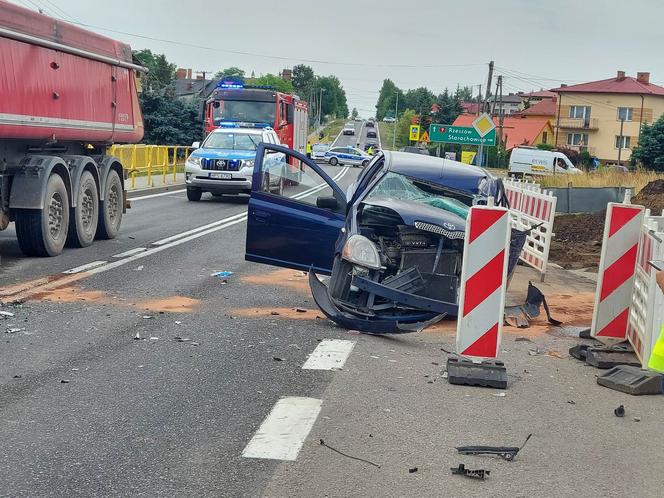 Wypadek W Lubieni. Ciężarówka zderzyła się z osobówką