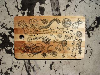 Moda na ebolę! Koszulki, torby i świeczki z napisem ebola są hitem!