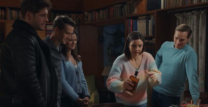 M jak miłość odc. 1734. Kasia Stawska (Paulina Lasota),Marcin (Mikołaj Roznerski), Jakub Karski (Krzysztof Kwiatkowski), Aneta (Ilona Janyst), Olek (Maurycy Popiel)
