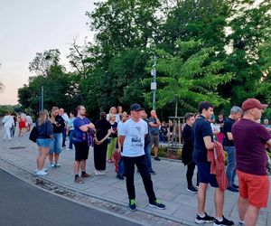 Magiczna Noc Świętojańska w Starym Fordonie. Spacer pod gwiazdami przyciągnął bydgoszczan i turystów