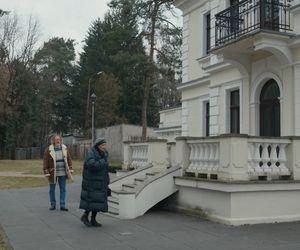 Barwy szczęścia odc. 3201. Józefina Rawicz (Elżbieta Jarosik), nowy właściciel dworku (Jan Korwin Kochanowski)