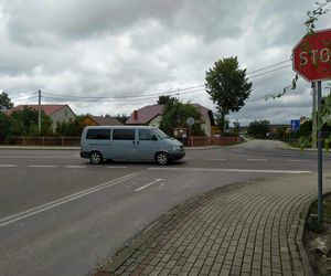 Był w formie kukły, ale wkrótce stanie prawdziwy. Mieszkańcy Przyłęku na Podkarpaciu od lat walczyli o fotoradar i w końcu go wywalczyli