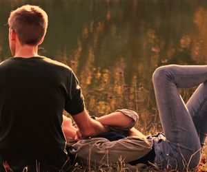 Usłyszała krzyki kobiety i wezwała policję. 24-latka kopulowała z mężczyzną na chodniku!