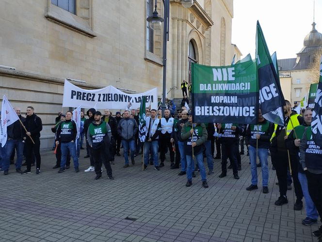 Górnicy protestowali pod ministerstwem przemysłu w Katowicach przeciwko likwidacji KWK Bielszowice