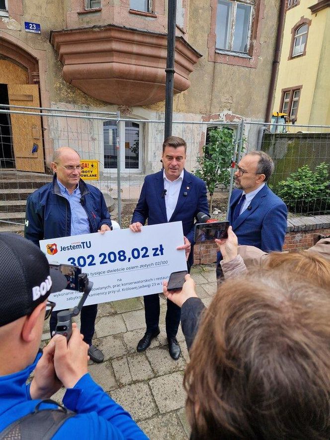 Zabytkowa kamienica przy Królowej Jadwigi w Lesznie odzyska dawny blask