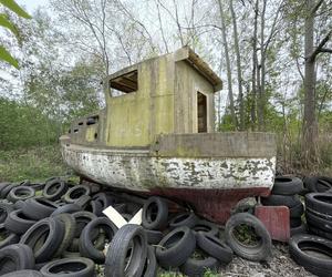 Kuter odnaleziony w środku lasu pod Gliwicami