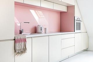 Szkło w kuchni nad blatem. Inspiracje