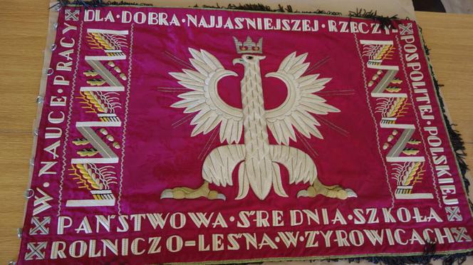 Sztandar z Podlasia odnalazł się po 50 latach. Teraz przeszedł do historii [ZDJĘCIA]