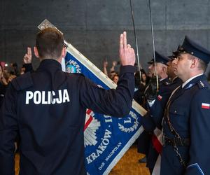 Nowych policjantów ma Małopolska. Teraz czeka ich szkolenie, a potem praca w terenie