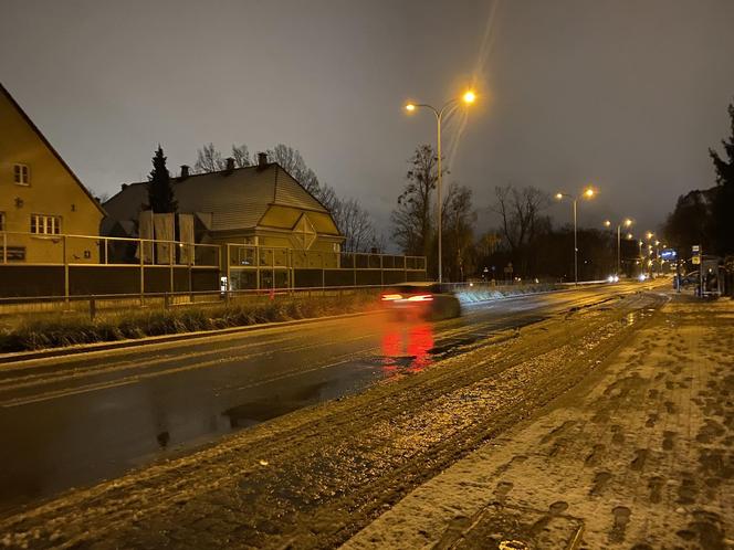 Zima zaatkowała w Olsztynie. Na ulicach zrobiło się biało [ZDJĘCIA]