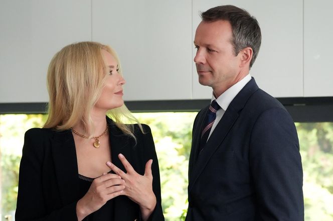 Barwy szczęścia, odcinek 3267. Karolina (Marta Dąbrowska), Bruno (Lesław Żurek)