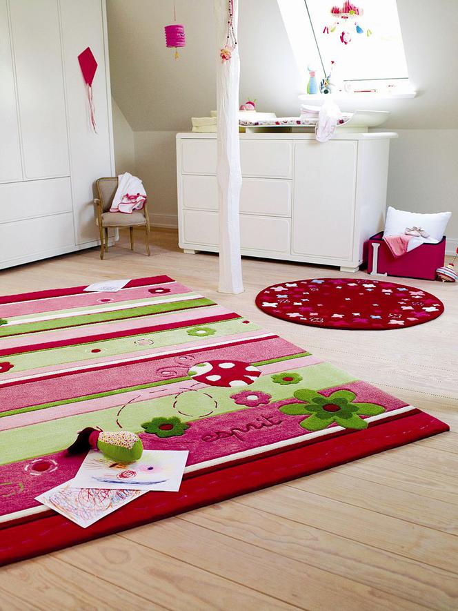 Kolorowy dywan do pokoju dziecka
