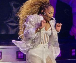 Te gwiazdy późno zostały mamami 