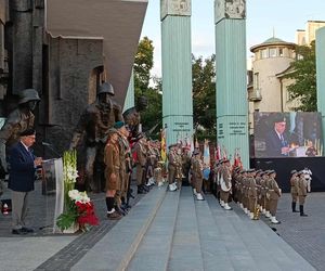 81. rocznica Powstania Warszawskiego. Uroczystość na pl. Krasińskich