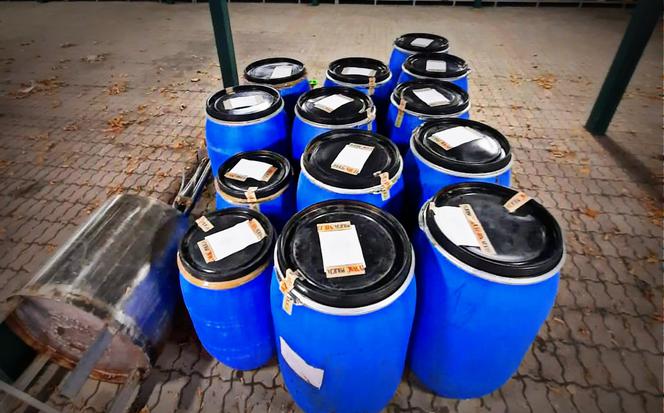 Lewe fajki i alkohol. To oni stali za handlem na targu? Potężna akcja policji