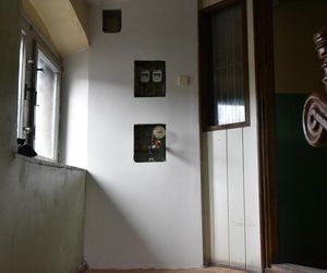 Marzną w swoich domach! Zlikwidowano im piece i nie podłączono do sieci ciepłowniczej!