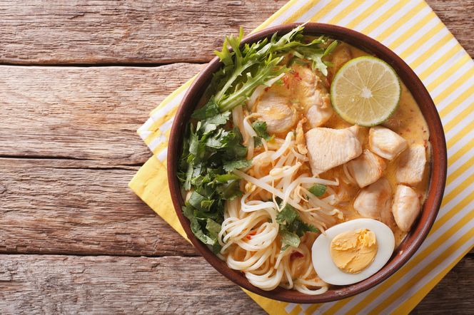 Zupa LAKSA – jak ją przyrządzić? [PROSTY PRZEPIS]