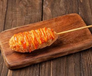 Koreańskie corn dogi podbijają serca Polaków. Idealna przekąska na każda okazję  