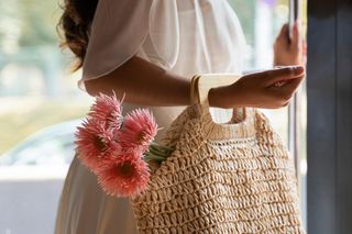 Stylizacje bohaterek Białego lotosu będą hitem nadchodzącego sezonu. Tych elementów nie może zabraknąć w twojej szafie!