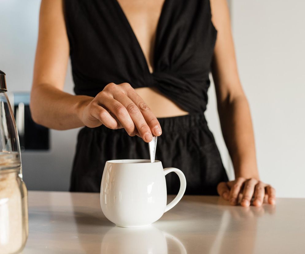 Trik 3:1 z kawą podbija internet. Czy naprawdę daje zastrzyk energii?