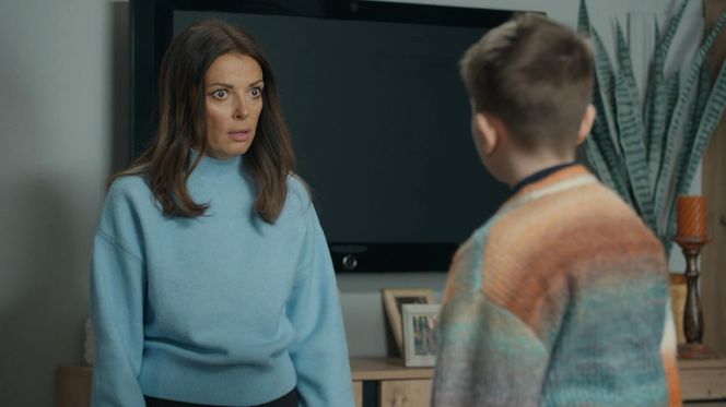 Barwy szczęścia odc. 3203 po wakacjach. Kasia (Katarzyna Glinka), Ksawery (Bartosz Gruchot)