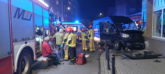 Bus wjechał w centrum handlowe w Drawsku Pomorskim