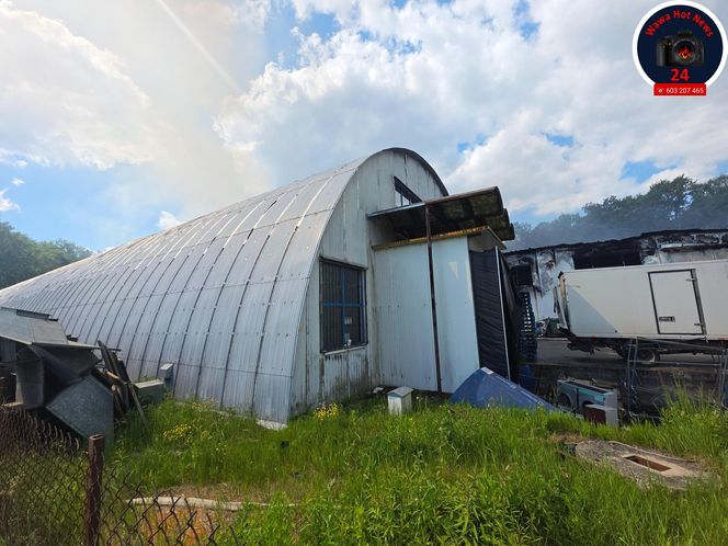 Warszawa. Pożar hal magazynowych w Kawęczynie [ZDJĘCIA]