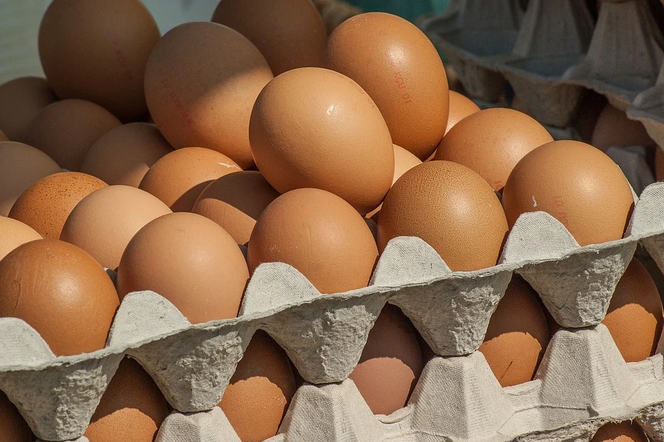 Przed Wielkanocą ceny jajek wystrzeliły w górę! Ile trzeba zapłacić?