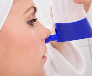 Płukanie zatok - czym i jak płukać zatoki? Jak zrobić roztwór do płukania zatok w domu?