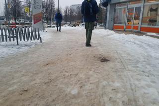 Warmińsko-mazurskie. Lodowisko na drogach, śliskie chodniki, wiele kolizji [ZDJĘCIA]