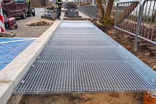 Podwieszany chodnik na ul. Bożeny