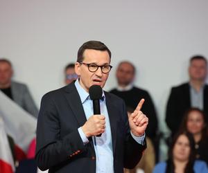 Morawiecki atakuje Tuska: „Polityczna schizofrenia”. Decyzje o prawyborach w PiS coraz bliżej