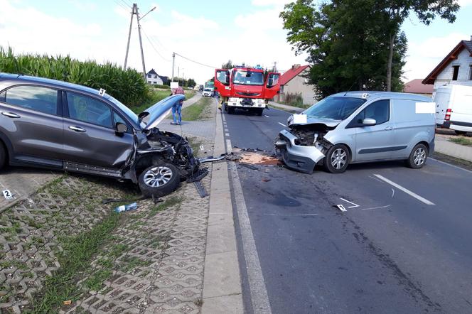 Czołowe zderzenie na drodze Pomykowo-Moraczewo