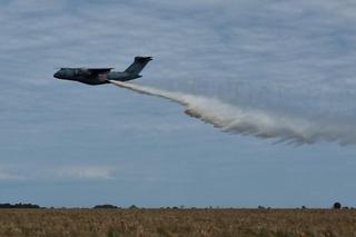 Embraer C-390 podczas testów systemu gaśniczego