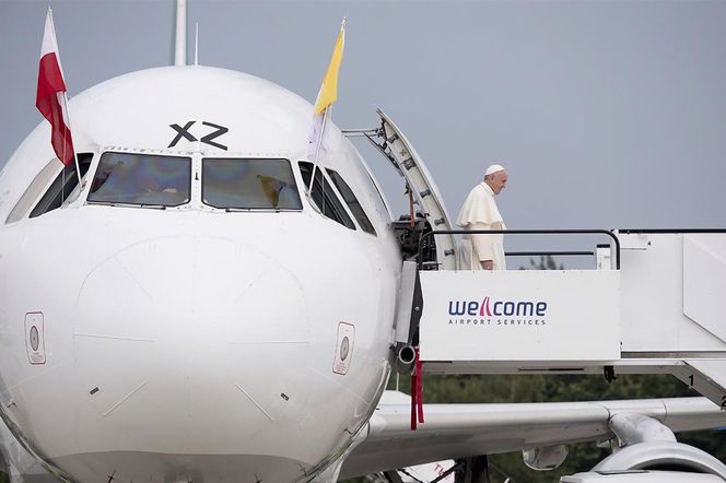 Papież Franciszek na lotnisku w krakowskich Balicach, lipiec 2016 r.