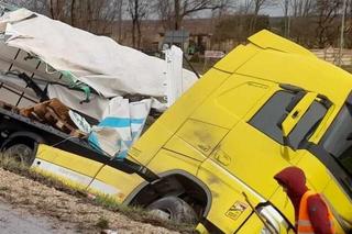 Wypadek ciężarówki z piwem na trasie Kielce - Busko-Zdrój